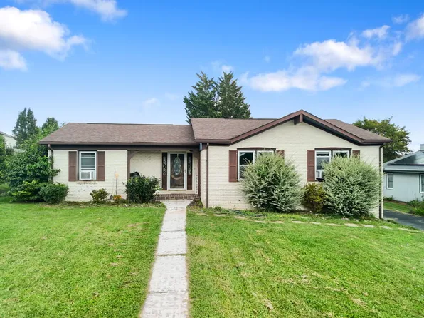 1250 Crest View Dr, Wytheville, VA 24382
