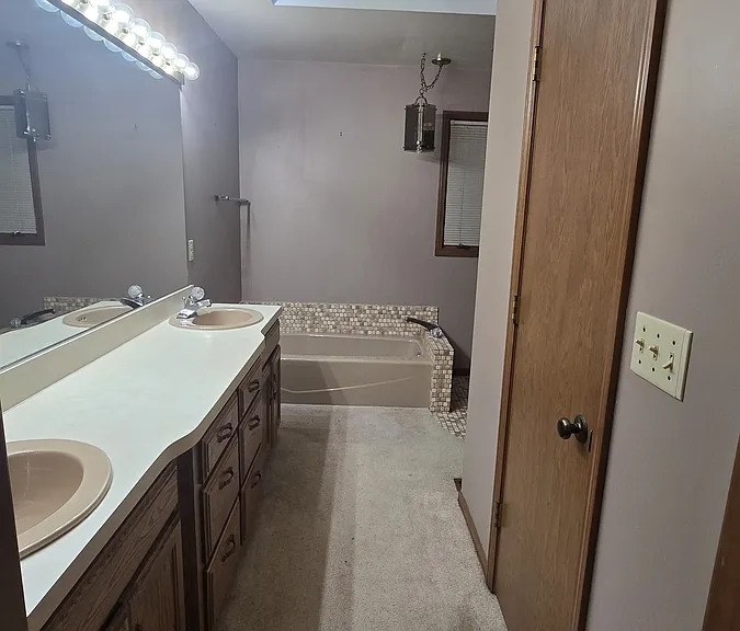 1268 Oakhampton Rd — Photo 8
