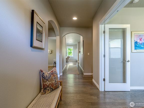 3rd image of 2525 Wedgewood Road