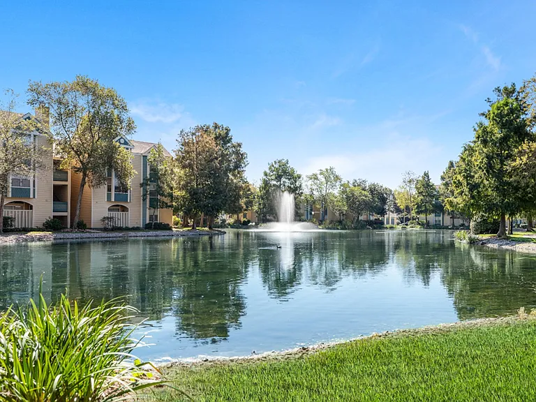 Lakes of Chateau Estates North — Photo 35