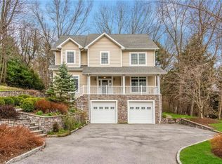 8 Grove Rd, N White Plains, NY 10603