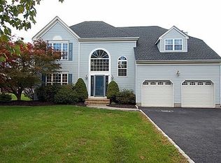 437 Vanderveer Rd, Raritan, NJ 08869