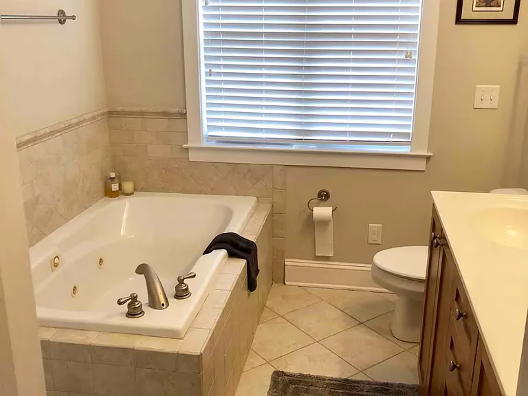 tub in master bathroom