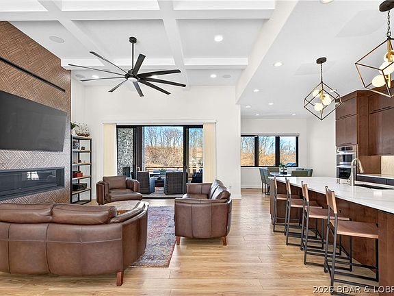 5th image of 425 Waterside Dr