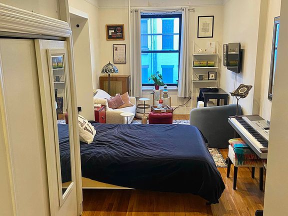4th image of 47 W 87th St APT 4C
