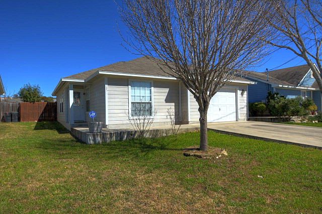 1st image of 105 Amelia Ct