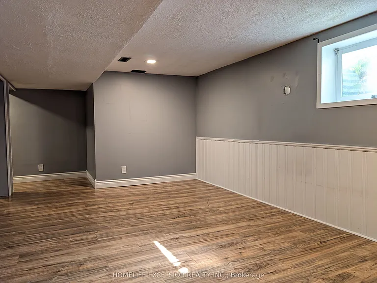 1478 Simcoe St N — Photo 29