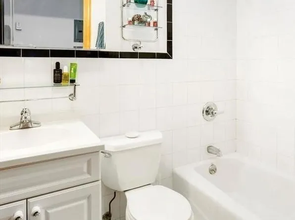 1794 3rd Avenue image 3 of 5