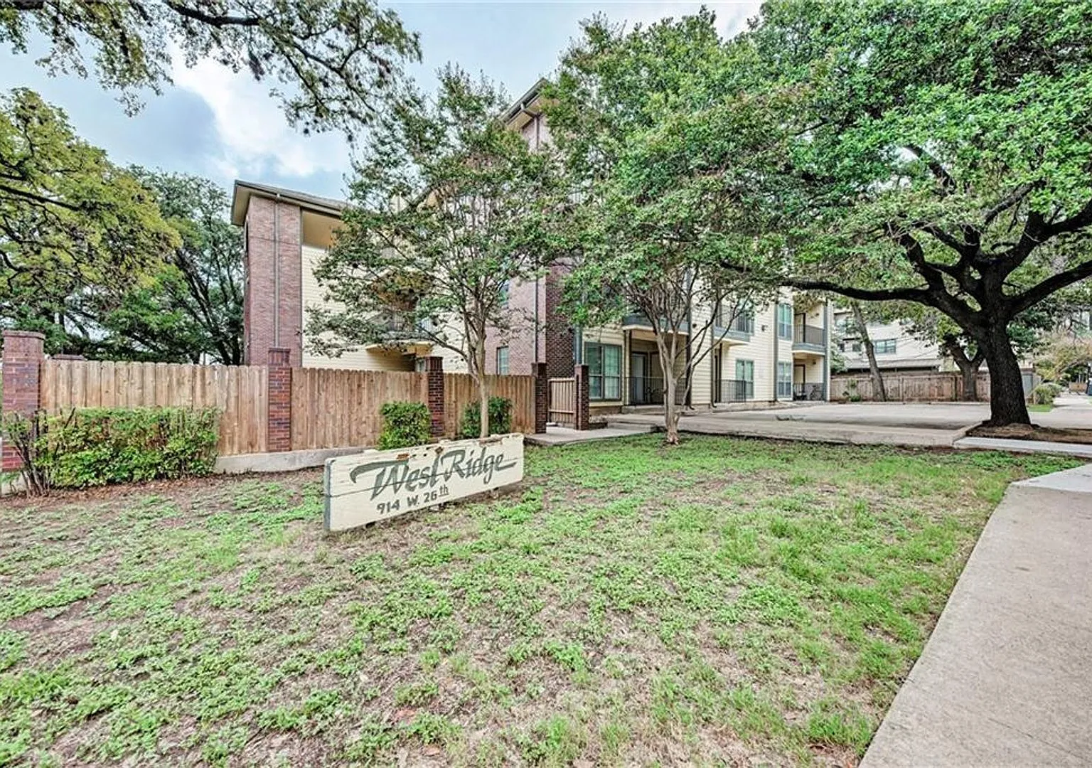 Immediate Move In - 2 Bed 2 Bath — Photo 1