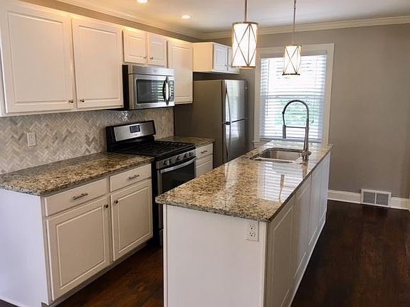 Gourmet Kitchen! granite tops, stainless appliances 