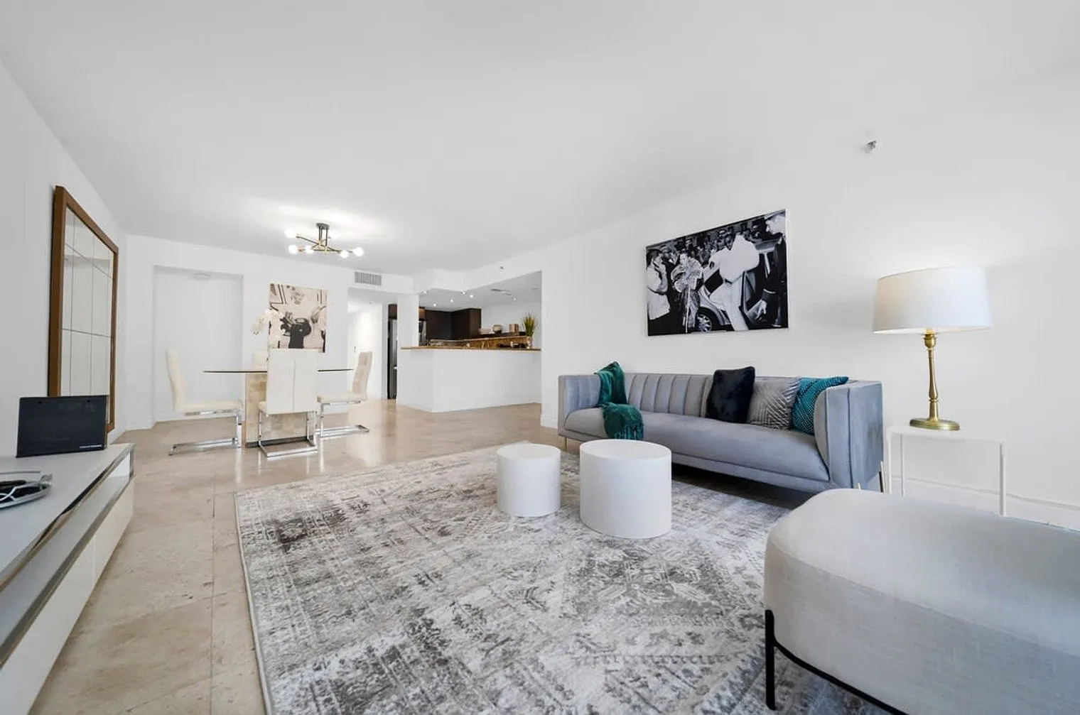 1 bed, 1.0 bath, 1087 sqft, $3,561 — Photo 4