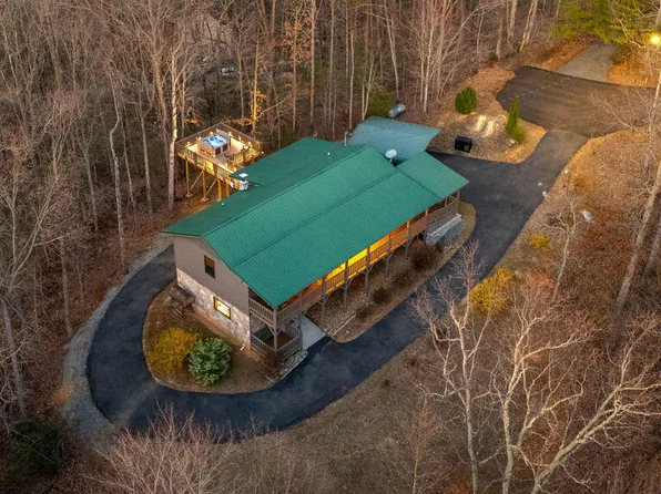 3630 Mountain Top Ln, Sevierville, TN 37876
