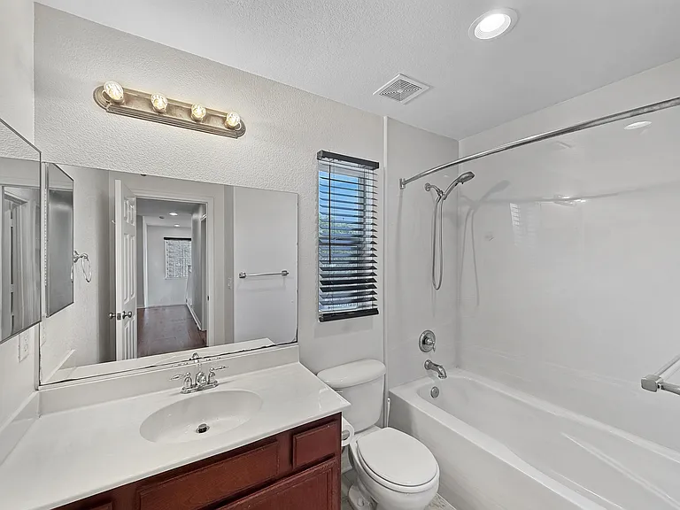 748 Kirkwall Dr — Photo 16