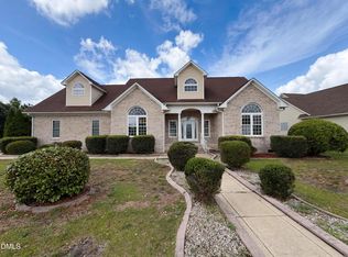 824 Camwheel Dr, Hope Mills, NC 28348