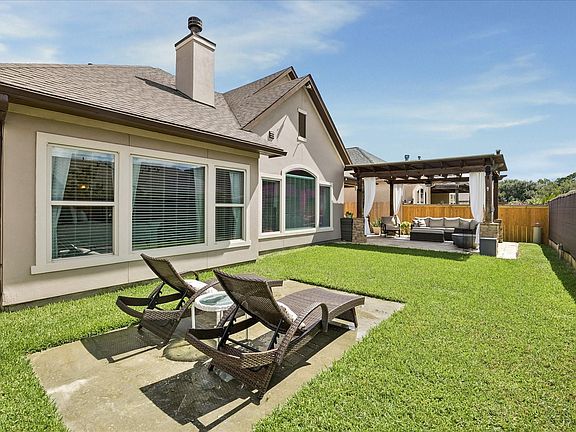 5th image of 202 Wyndemere Dr