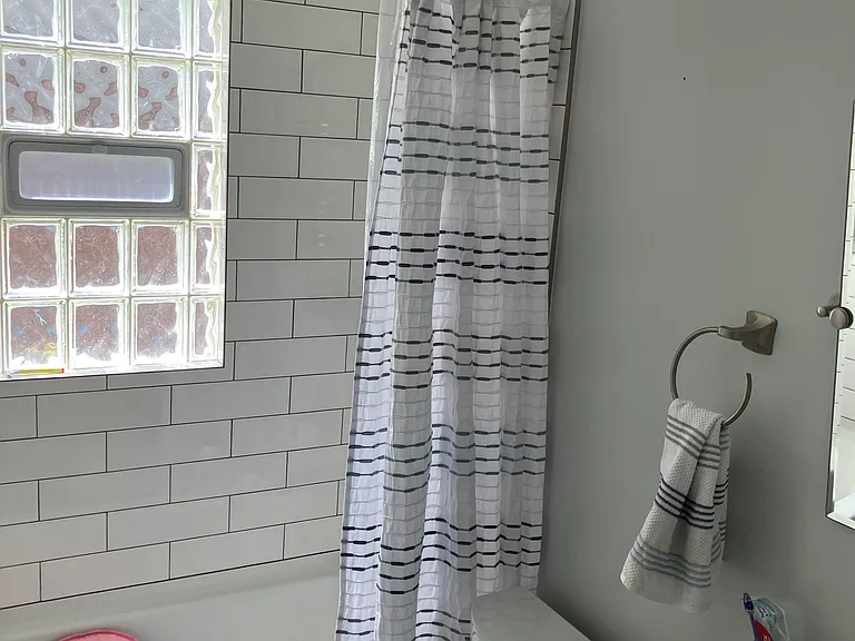 Main floor bathroom (with tub for children)