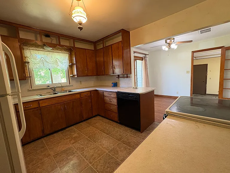 4548 Garfield Rd — Photo 5