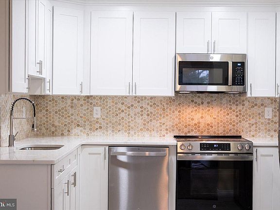 4th image of 275 Green St APT 5L7