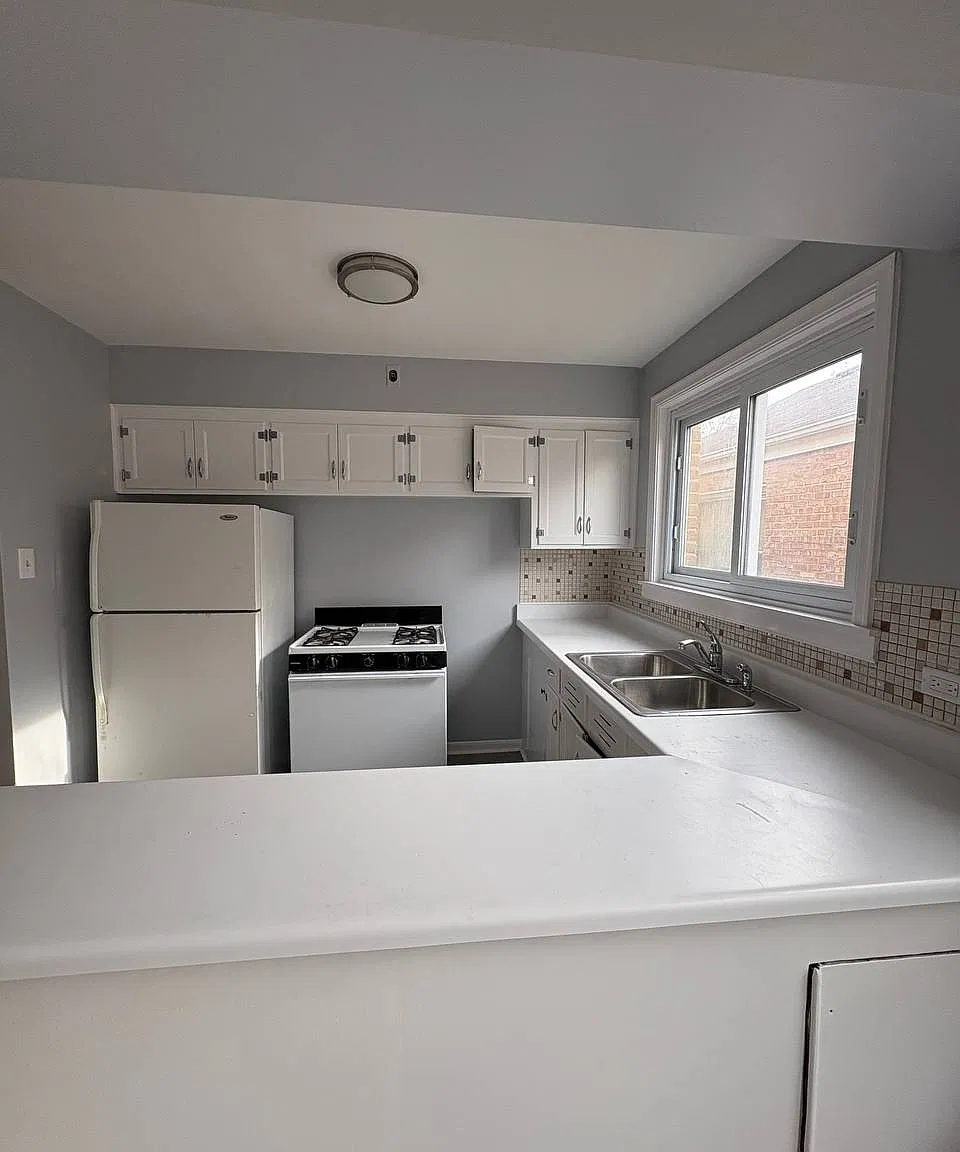 2 bed, 1000 sqft, $1,700 — Photo 2