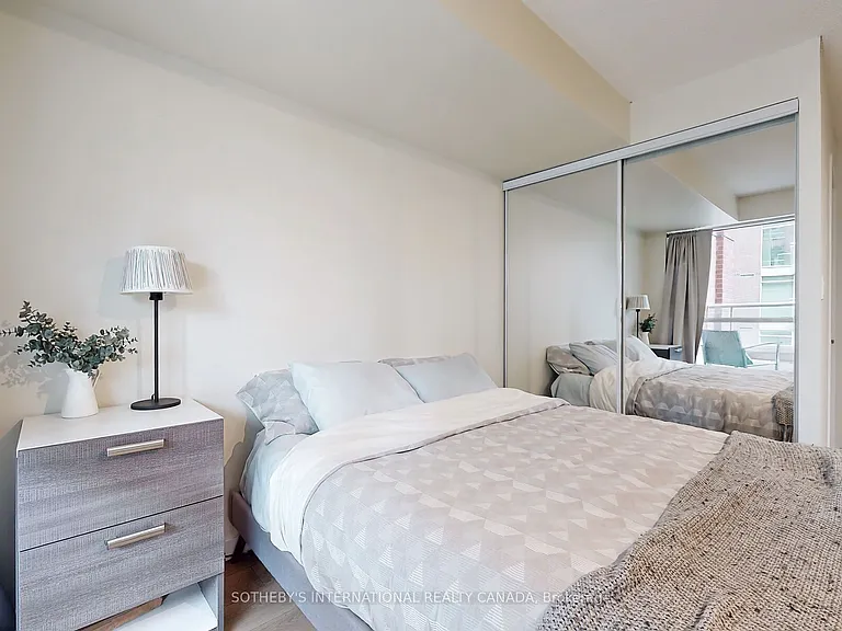 230 King St E #410 — Photo 13