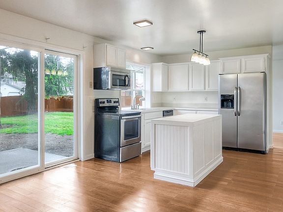 5th image of 1413 205th Street Ct E