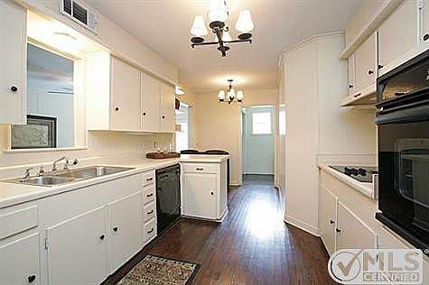 3rd image of 6047 Penrose Ave