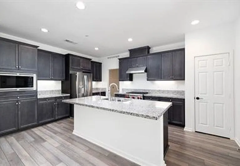 1018 Crestline Rd — Photo 3