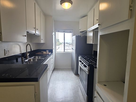 4th image of 10945 Rose Ave APT 207
