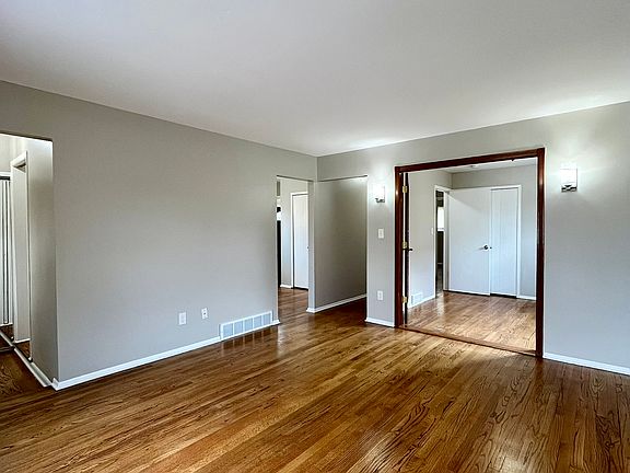 4th image of 969 Harrison Blvd