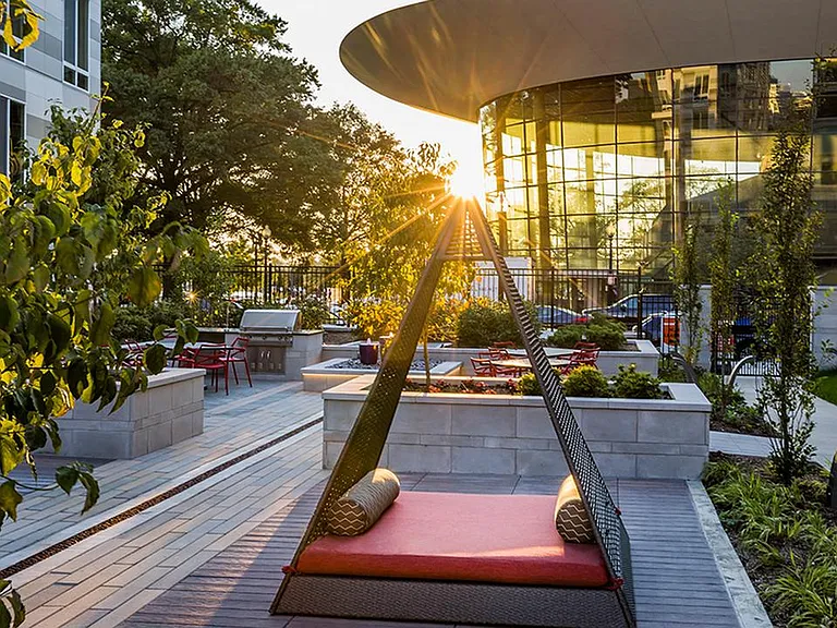 Modern on M — Photo 15