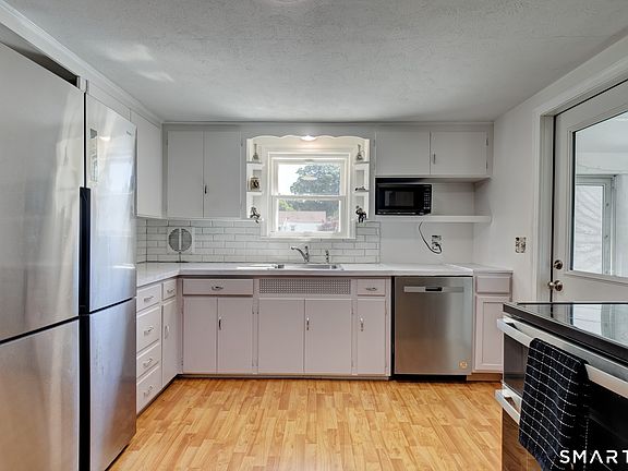 4th image of 40 Oak Street