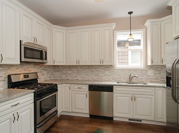 3rd image of 2715 Cuyler Ave