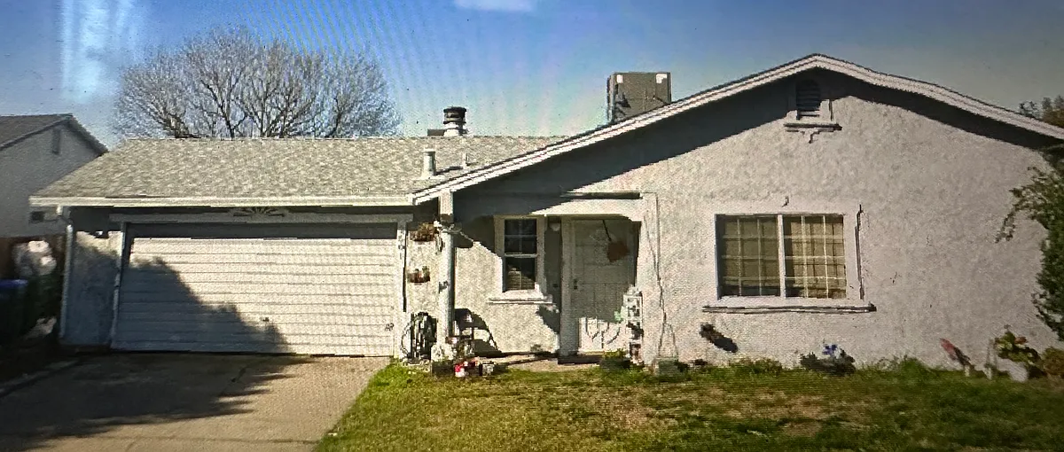 Building Photo - 2501 Meadow Dr