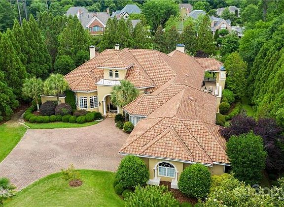3rd image of 2078 Kings Manor Dr
