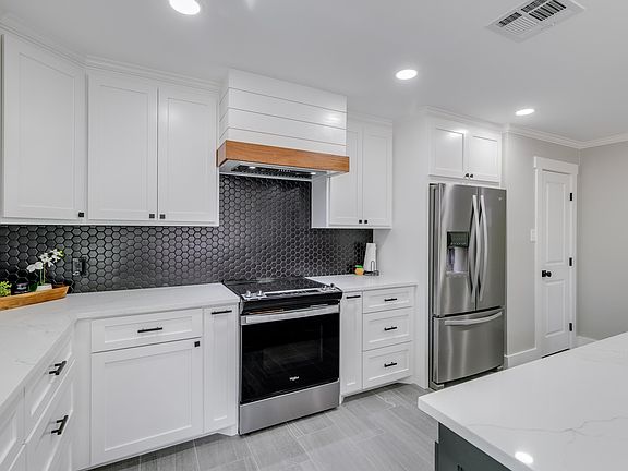 4th image of 208 Wildwood Dr