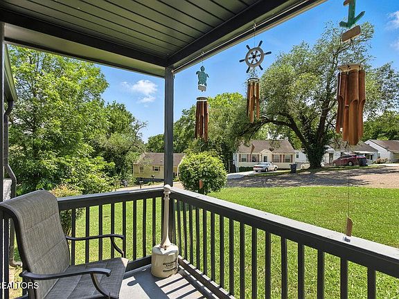 5th image of 2021 Saxton Ave