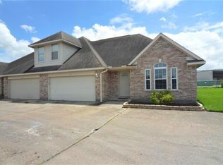 907 Birnham Woods Blvd, Pasadena, TX 77503