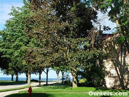 3 houses from lake access