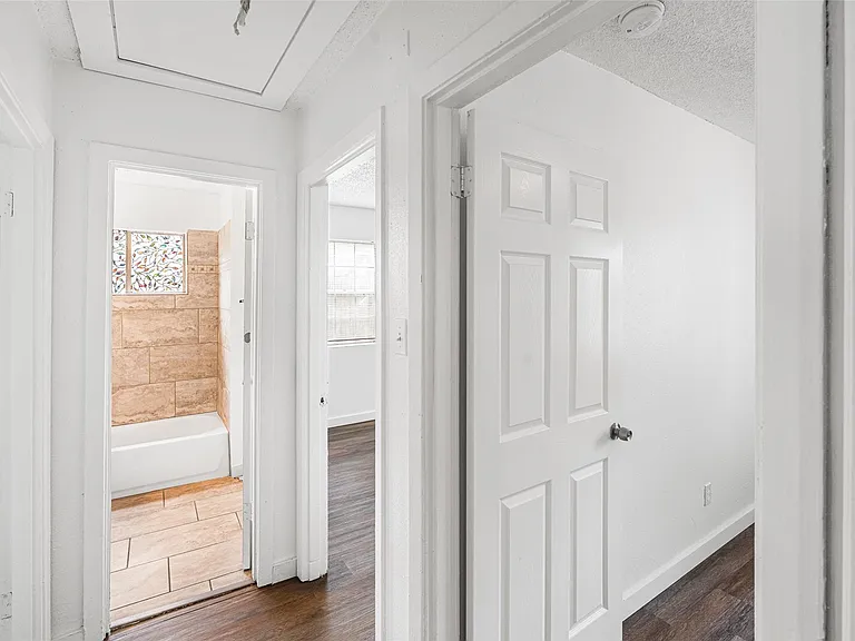 9005 Gabriel St — Photo 15