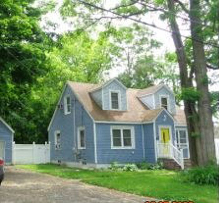 1st image of 7 Midland Ln