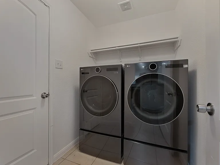 1805 Mesquite Ln — Photo 12