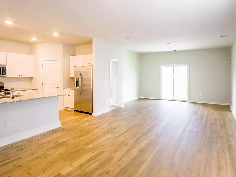611 Watercliff Dr — Photo 6