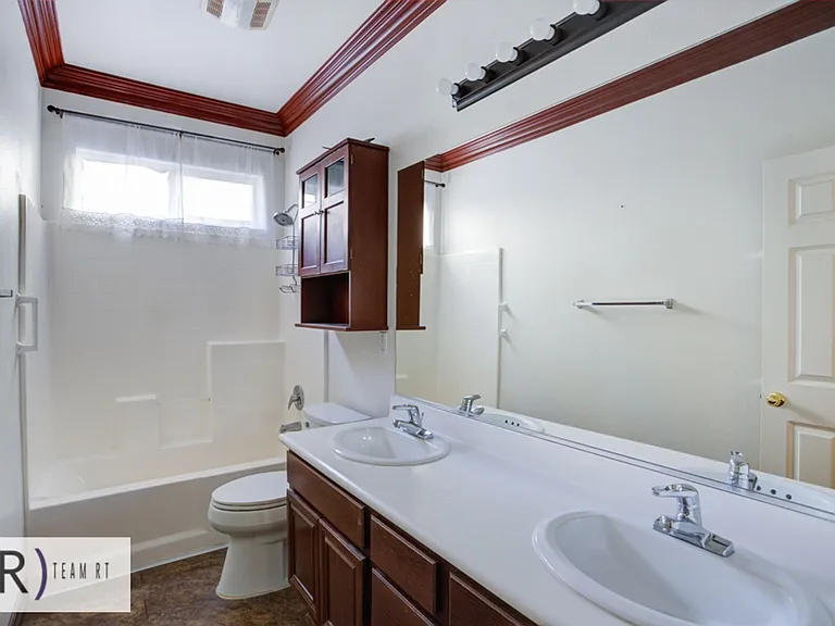 13724 Beaconsfield Ln — Photo 32