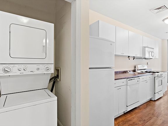 3rd image of 1435 2nd Ave APT 2