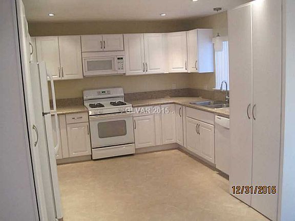 4th image of 3137 Scarlet Oak Ave