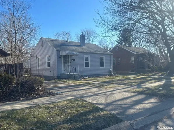 18591 Kingsville St, Harper Woods, MI 48225