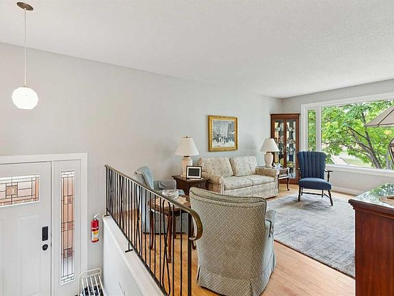 3rd image of 232 NE Thames Close NW