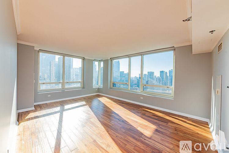 1st image of 33 W Ontario St #33W