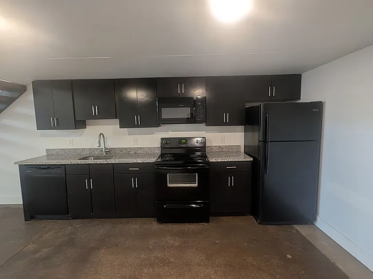 435 Tyler St — Photo 1