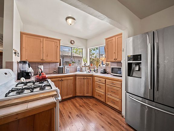 3rd image of 15625 La Mesa St